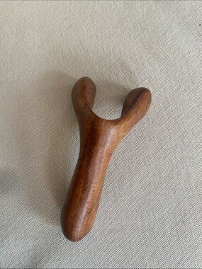 Wooden Y-Shaped Massage Tool for Carp Tun